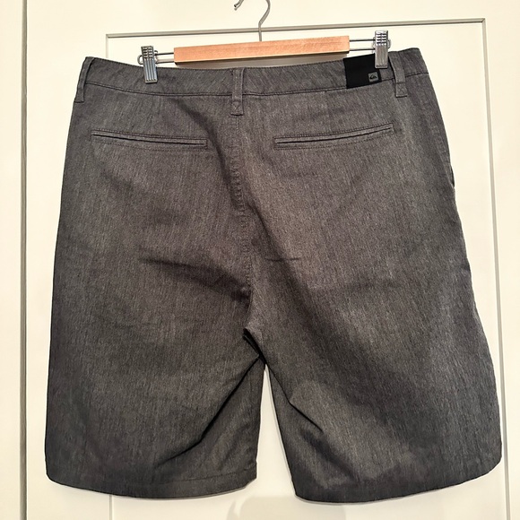 Quiksilver Men’s Grey Shorts (W 34”) - Picture 2 of 4